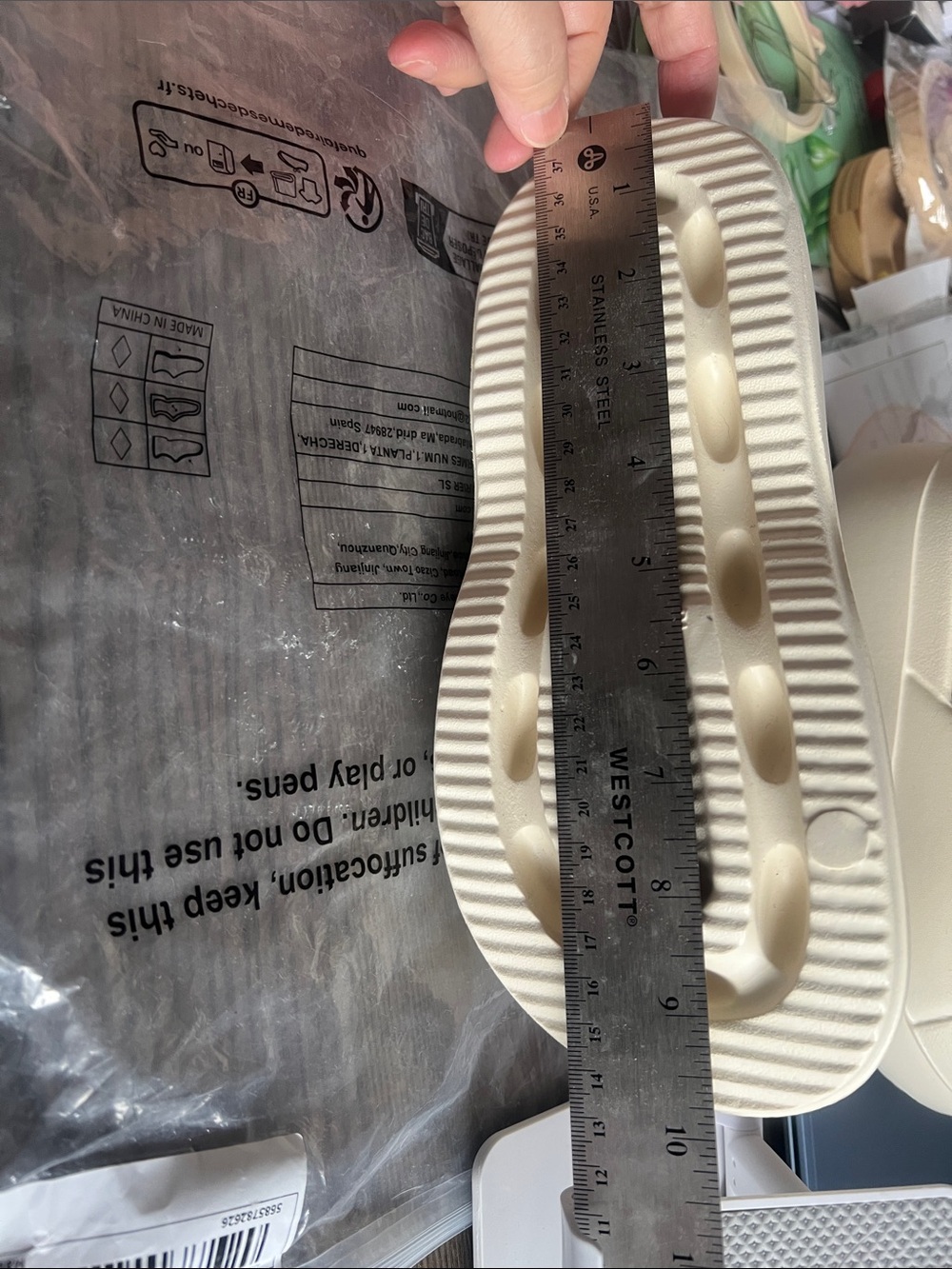NWOT Chic Cream Slides - Picture 4 of 5